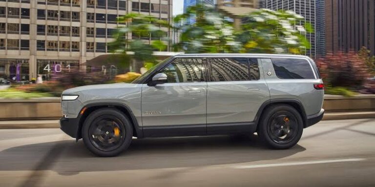 Rivian R1S Premium (22-inch Wheels)